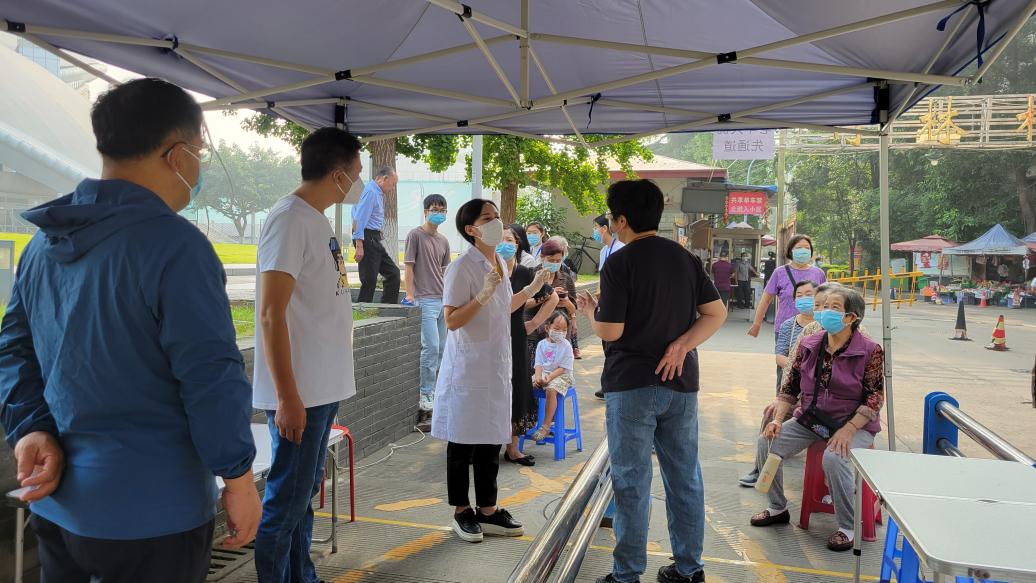 说明: 9.10校医院现场培训志愿者